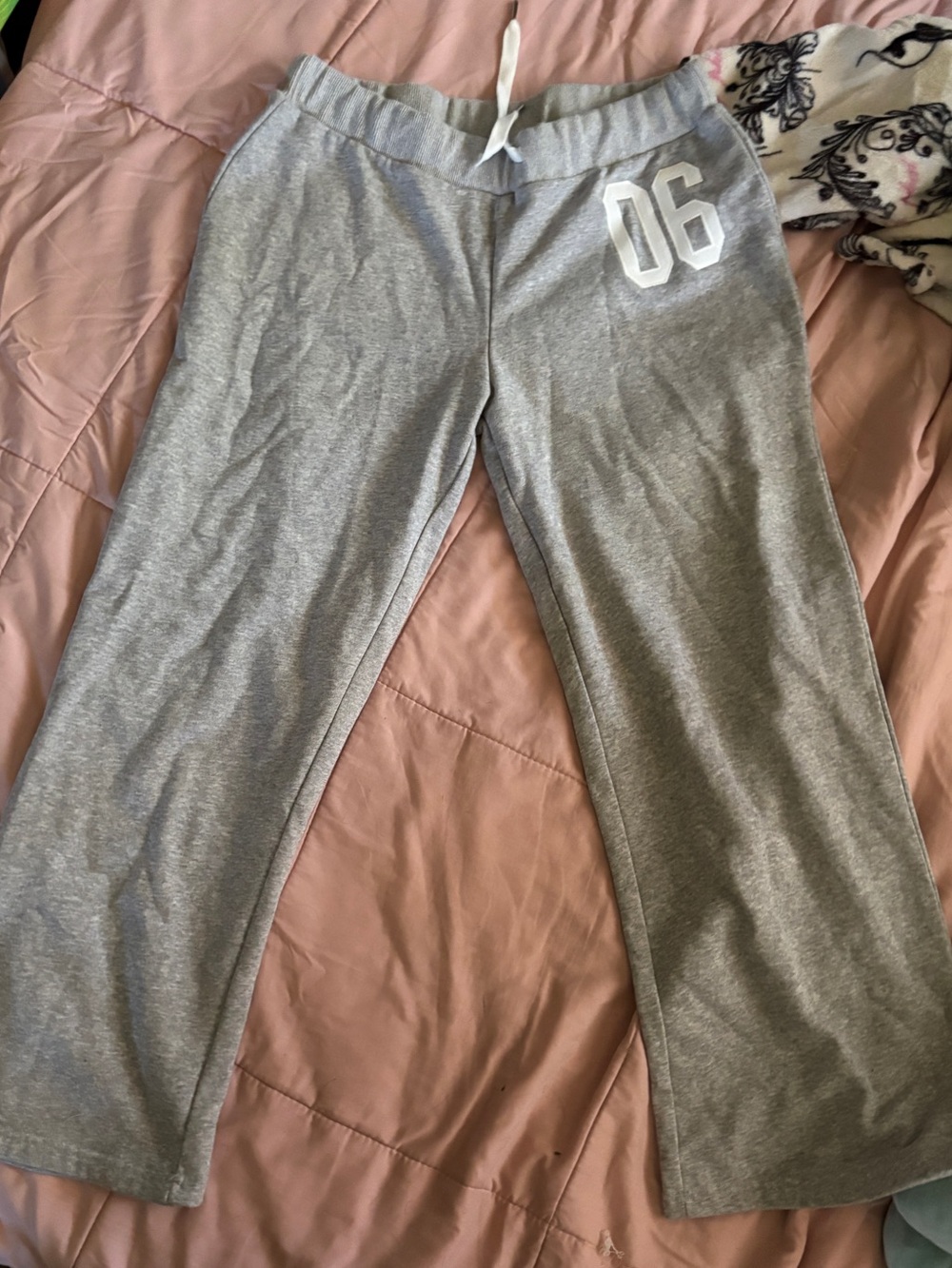 Edikted Gray Sweats with '06' Graphic